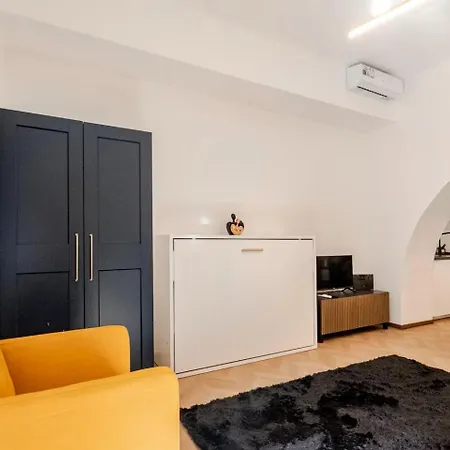 Апартаменты Italian Essence - Center