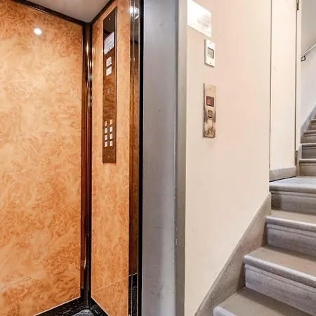 Italian Essence - Center