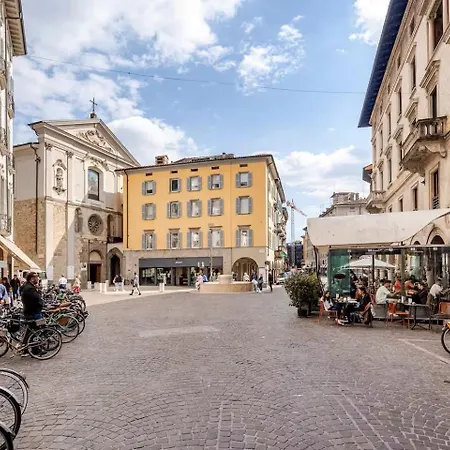 Italian Essence - Center بيرغامو