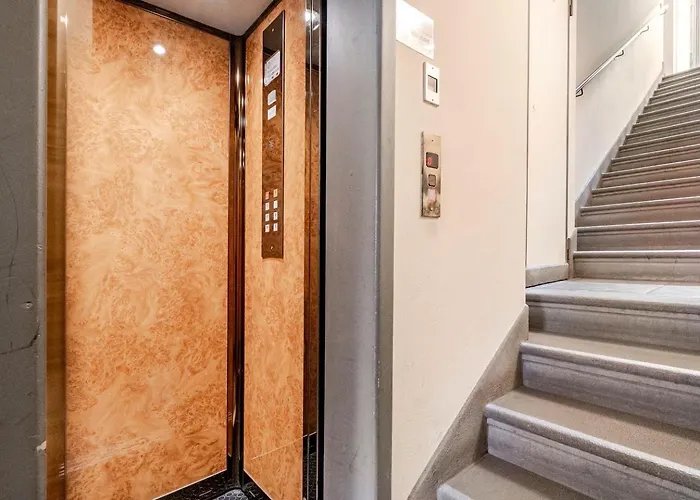 Italian Essence - Center